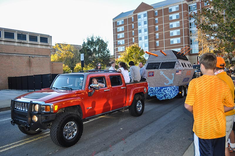 Sigma Nu UTK competed in the large float event-01