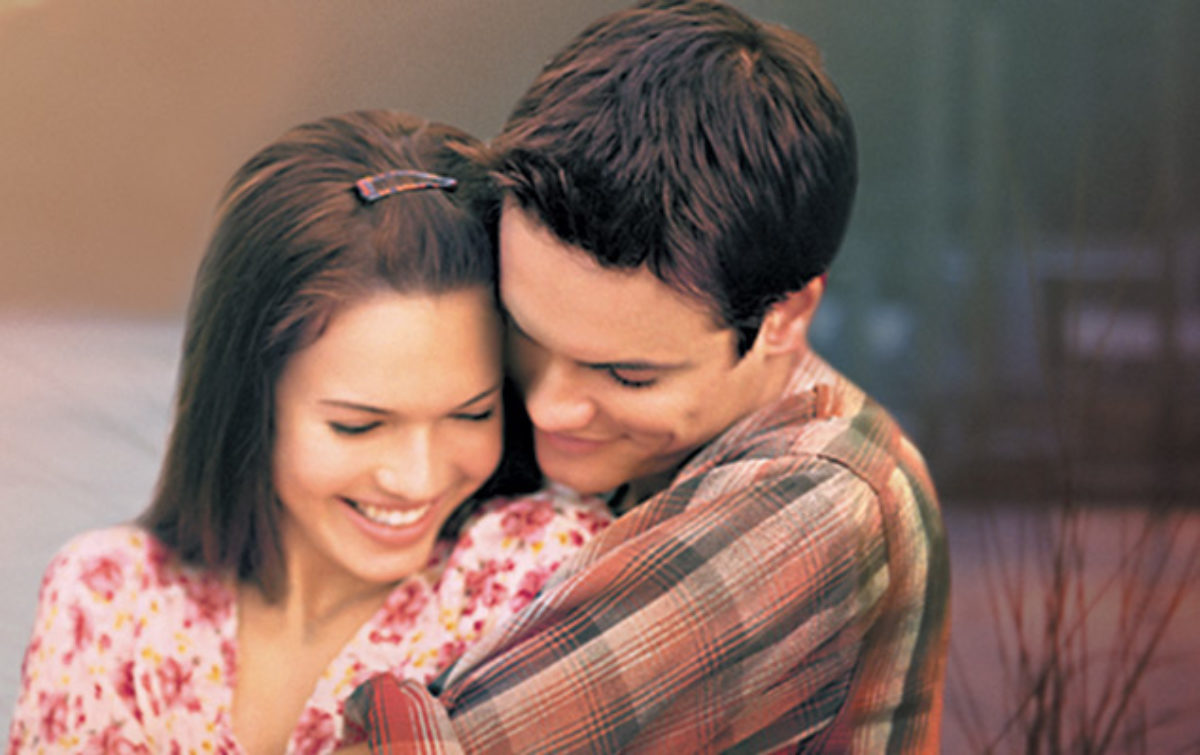 Mandy Moore and Shane West embracing